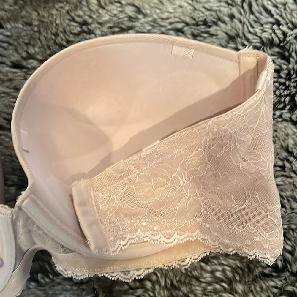 On Gossamer nude strapless bra with lace detail. - Picture 7 of 9